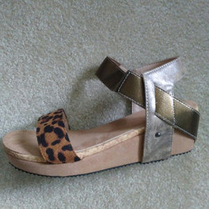 NWOT Women Animal Print Wedges